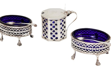A GEORGE III SILVER MUSTARD POT AND A PAIR OF GEORGE III SILVER SALTS WITH TWO ASSOCIATED SPOONS