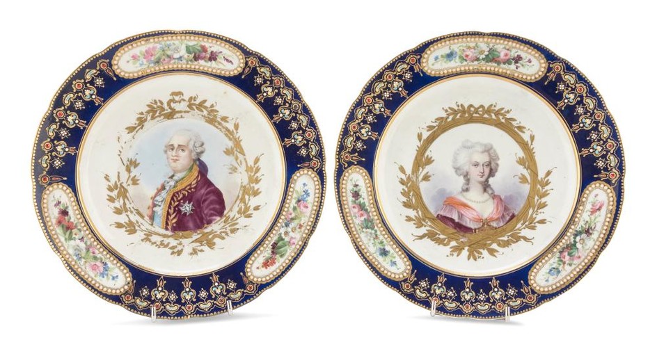 A PAIR OF PORCELAIN DISHES SEVRES EARLY 19TH CENTURY