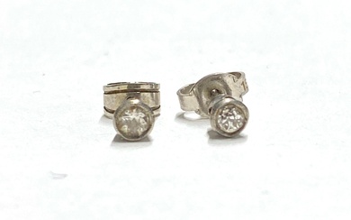 A Pair of 18ct White Gold Diamond Stud Earrings