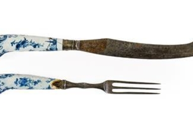 A Pair of Worcester Porcelain Cutlery Handles, circa 1765, painted...