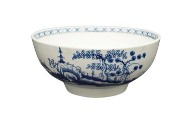 A WORCESTER BLUE AND WHITE SOFT-PASTE PORCELAIN PUNCH BOWL, CIRCA 1770