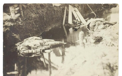 A WWII PERIOD PHOTO OF DEAD SOLDIERS CIRCA 1917