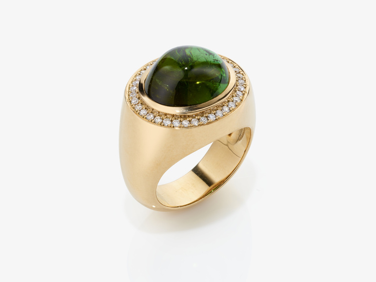 A cocktail ring decorated with a fine green cabochon-cut chrome tourmaline and brilliant-cut diamonds - Germany
