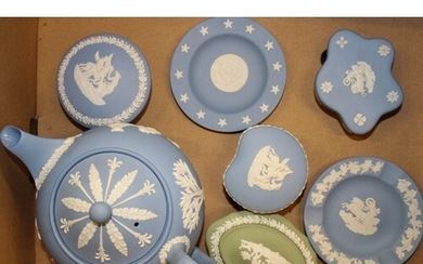 A collection of Wedgwood Jasperware to include large teapot,...