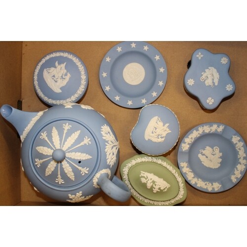 A collection of Wedgwood Jasperware to include large teapot,...