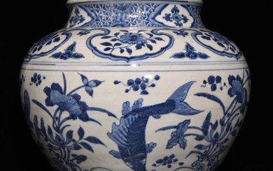 A large Ming Dynasty blue-and-white jar with fish and algae patterns