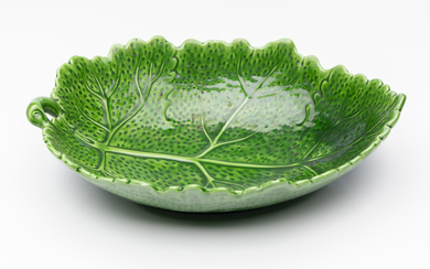 A large vintage Italian majolica oval leaf serving bowl, H:...