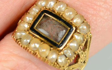 A late Georgian 18ct gold glazed woven hair memorial ring, with black enamel and split pearl surrounds.