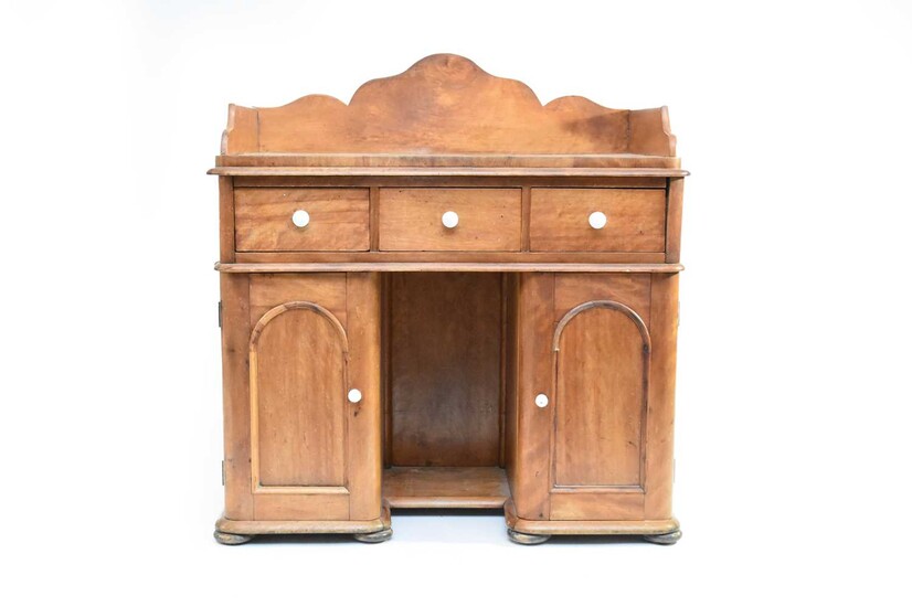 A late Victorian/Edwardian pine pedestal dressing table