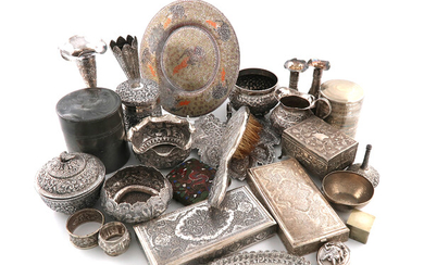 A mixed lot of silver and metalware