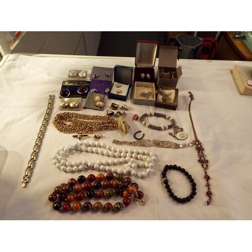 A mixed selection of costume jewellery to include necklaces,...