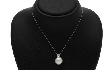 SOLD. A necklace with a pendant set with a cultured South Sea pearl and a diamond, mounted in 18k white gold. L. app. 39.5 cm. (2) – Bruun Rasmussen Auctioneers of Fine Art