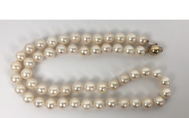 A white cultured pearl strung necklace, with a 9ct yellow go...