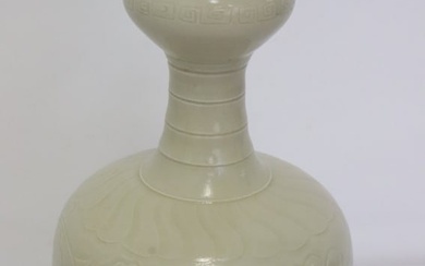 A white porcelain garlic top vase