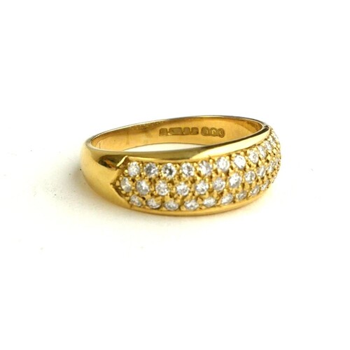AN 18CT GOLD RING, SET WITH THREE ROWS OF DIAMONDS (SIZE Q/R...