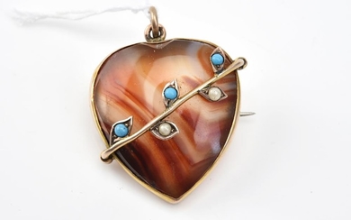 AN ANTIQUE BANDED AGATE, SEED PEARL AND TURQUOISE PENDANT IN 9CT GOLD