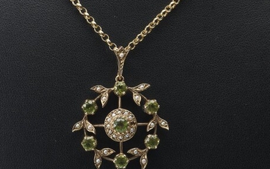 AN EDWARDIAN PERIDOT AND SEED PEARL PENDANT IN 9CT GOLD, TO A BELCHER LINK CHAIN IN 9CT GOLD, LENGTH 50CM, 11.9GMS