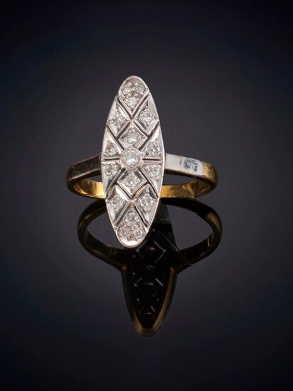 ANTIQUE LAUNCHING RING WITH DIAMOND FRONT, on yellow gold frame with 18k white gold front . Price: 175,00 Euros. (29.118 Ptas.)