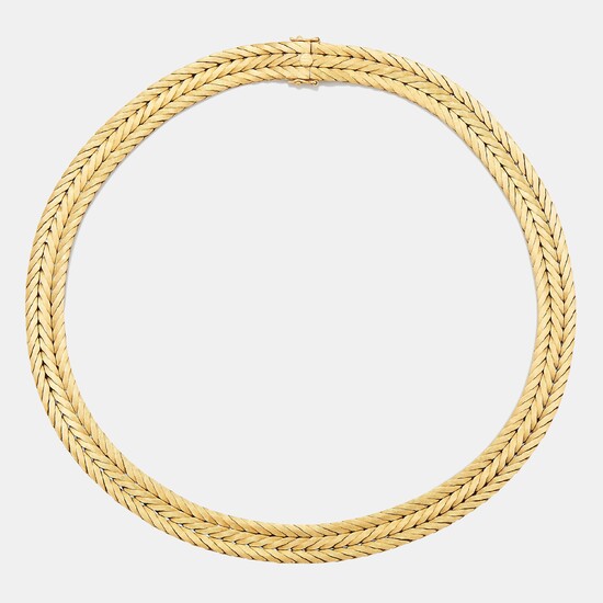 An 18K gold necklace