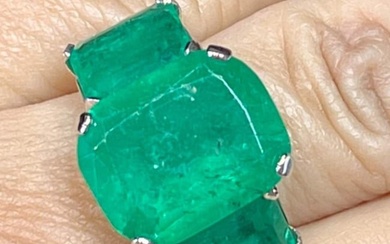 Art Deco Platinum Colombian Emerald and Diamond Ring