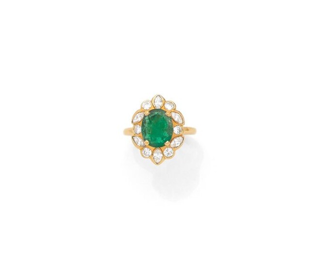 Ring in 18K yellow gold (750‰) adorned with an oval...