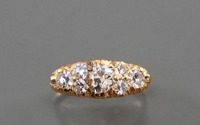 Bague jarretière en or jaune, 750 MM, ornée d'un diamant pesant 0,55 carat épaulé de...