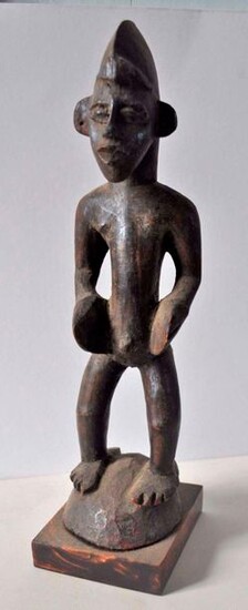 Carved wooden statuette of a standing man. SENOUFO. Ht. 31cm