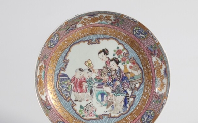 Chine plat en porcelaine famille rose décor de femmes et enfants