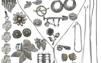 Collection Vintage Costume Jewelry, CORO, TRIFARI, WARNER