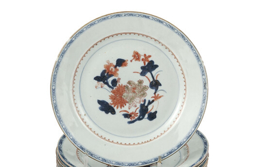 Collection de 6 assiettes en porcelaine Imari, Chine, XVIIIe s., décor de fleurs et frises de motifs géométriques, diam. 23 cm (éclats).