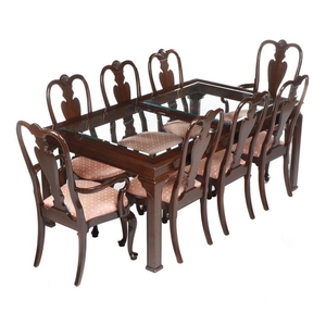 Contemporary Ethan Allen Expanding Dining Table with Queen Anne Style Chairs
