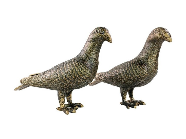 Couple of cast iron pigeons - Garden bird sculptures