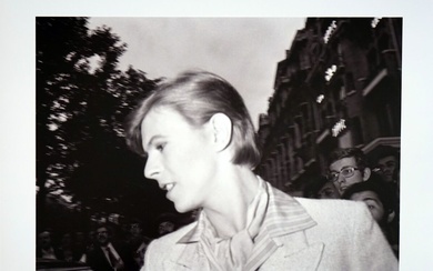 David Bowie tirage sur papier Fujifilm, format 36 x 48 cm, signé a l'encre noire...