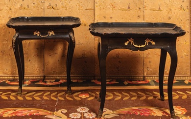 Deux tables cabaret en bois laqué noir Pieds... - Lot 138 - Giquello