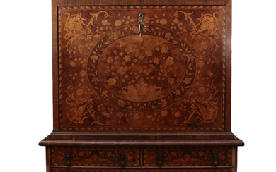 Dutch-Style mahogany secreter with satin floral marquetry, from the 20th century.