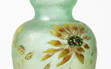 EMILE GALLE (1846-1904) Vase en verre multicouche dégagé à l'acide...