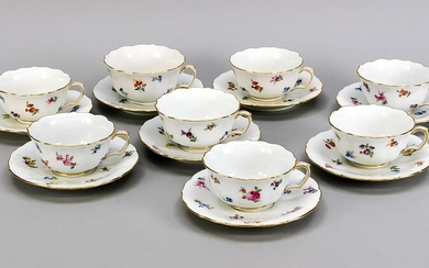 Eight teacups with underc