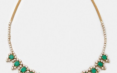 Elegant necklace with Colombian emeralds