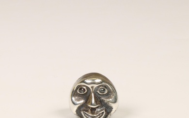 Erich Wichman (1890-1929), gegoten zilveren ring 'masker', ca. 1927;