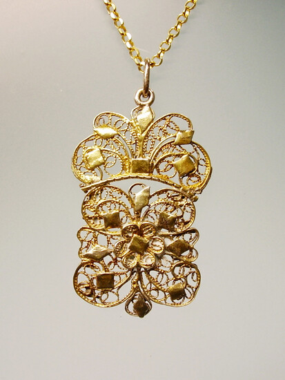 FILIGREE PENDANT ANTIQUE GOLD PLATED SILVER + CHAIN.
