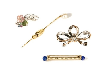 FOUR WHITE & YELLOW GOLD BROOCHES, 16g