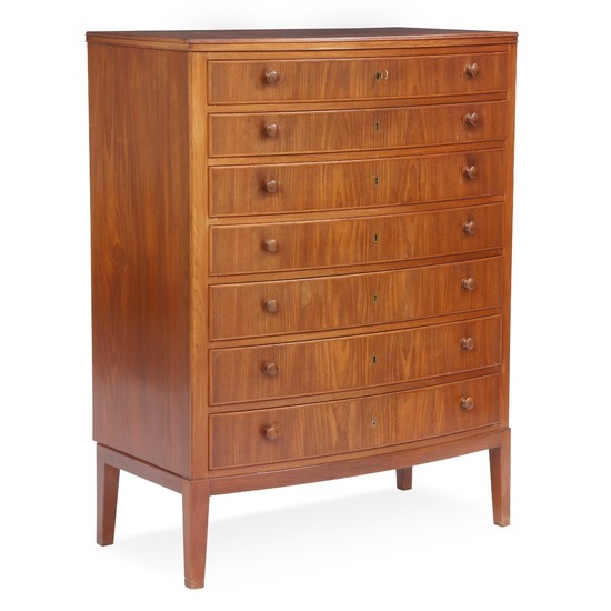 Gustav Bertelsen: Cuban mahogany chest of drawers. Front with seven profiled drawers. Made by cabinetmaker Gustav Bertelsen.
