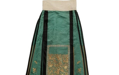 HAN CHINESE WOMAN'S EMBROIDERED GREEN SILK PLEATED