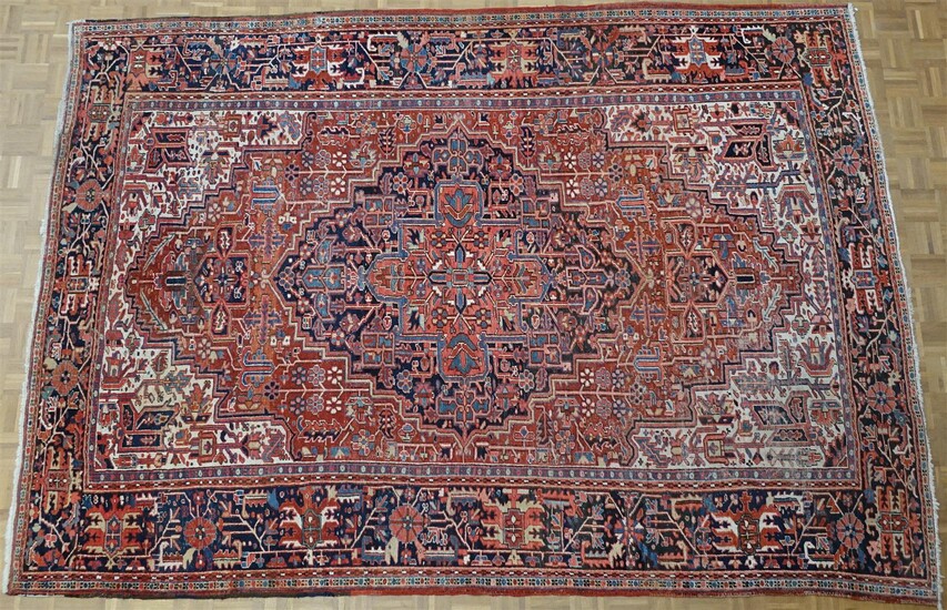 (-), Heriz tapijt 380 x 270 cm