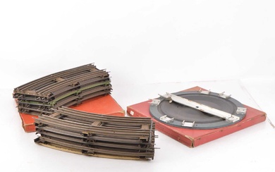 Hornby O Gauge 3-Rail Curved Double track and clockwork Turntables (18)