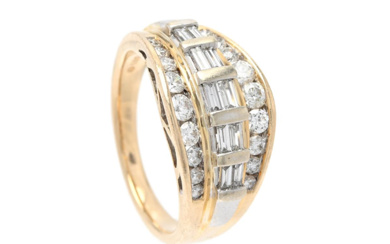 Jewellery Ring RING, 14K gold, brilliant cut diamond and baguet...