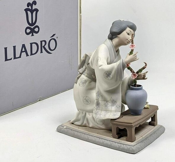 LLADRO Spain Porcelain Geisha Figure Statue. Japanese W