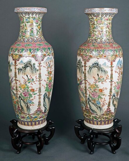 Large pair of vases in glazed Chinese porcelain with bird decoration in landscapes and floral and vegetable motifs. On carved wooden stands. Height: 125 cm. Exit: 10000uros. (166.386 Ptas.)