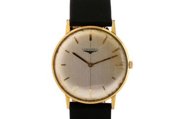 Longines A wristwatch of 18k gold. Mechanical movement with manual winding. White...