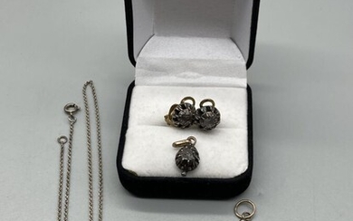 Lot de bijoux Provençaux anciens en argent (800/oo) et métal comprenant une paire de clips...